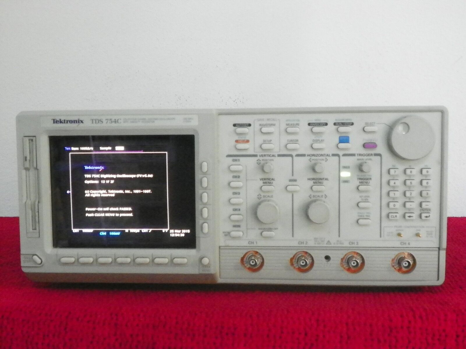 Tektronix TDS754C 500MHz 4 Channel Oscilloscope Options 13/1F/2F Tektronix TDS754C 500MHz 4 Channel Oscilloscope Options 13/1F/2F